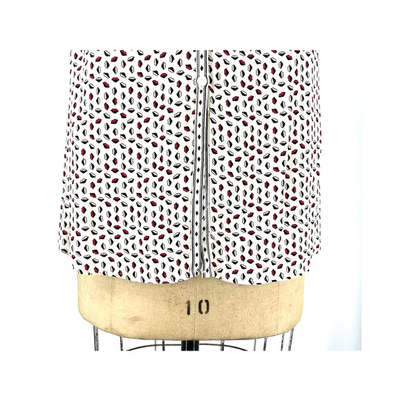 Max Studio White Lip Print Button Front Blouse Top L - Picture 12 of 13